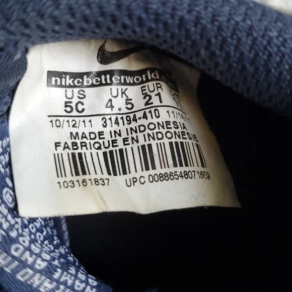 Toddler Nike sneakers size 5C - Picture 7 of 8